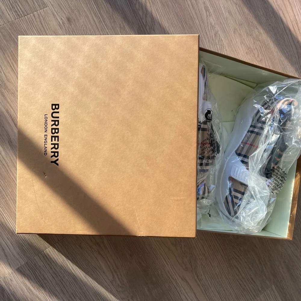 Burberry Men Trainers Size 45 - Picture 2 of 7